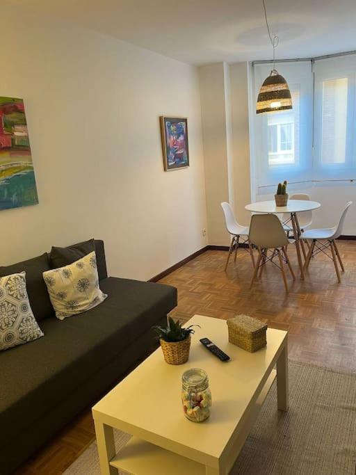 Acogedor Y Soleado Apartamento Recien Amueblado En Gijón Exteriör bild